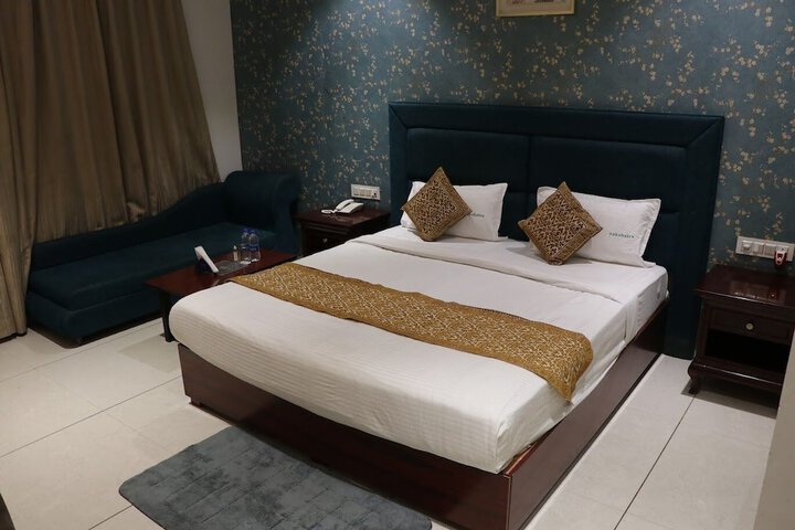 Room 4 of 10