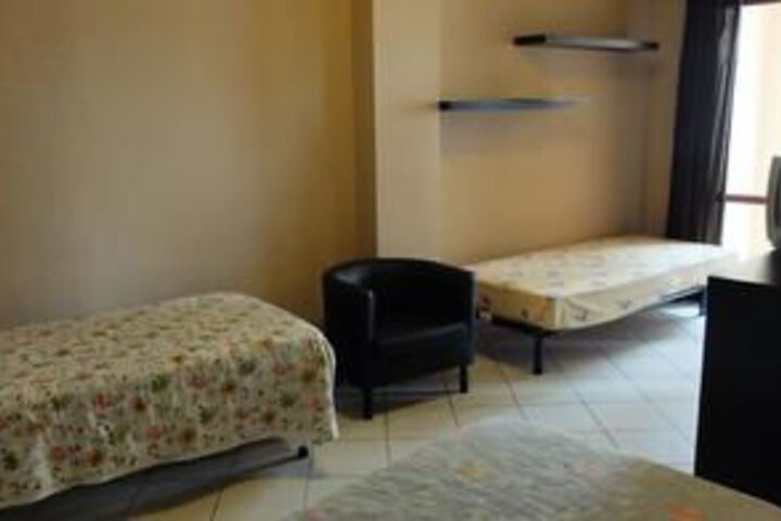 Room 5 of 11