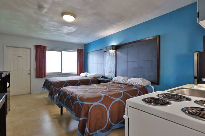 2 Double Beds (46 of 59)