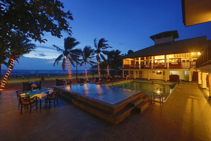 Hotel Pool
