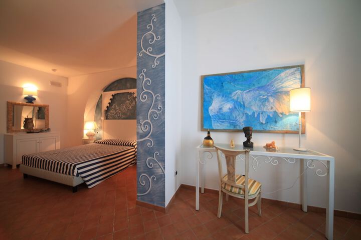 Room 12 of 100