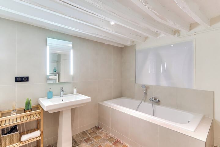 Room 50 of 81