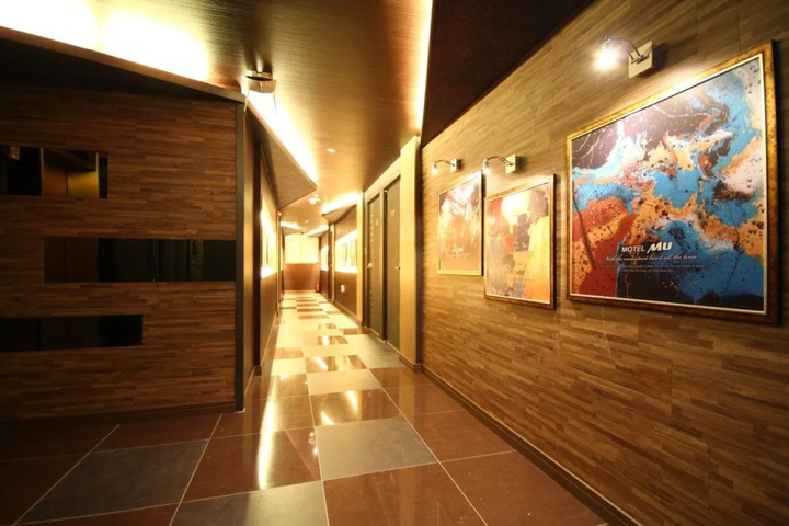 Room 10 of 16