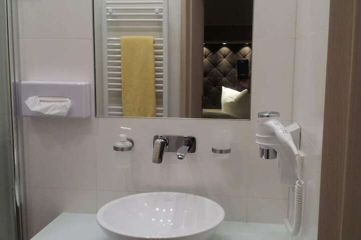 Room 31 of 77