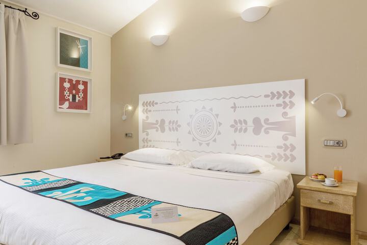 Room 52 of 157