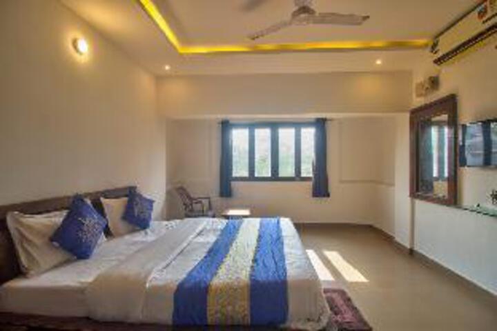 Room 10 of 31