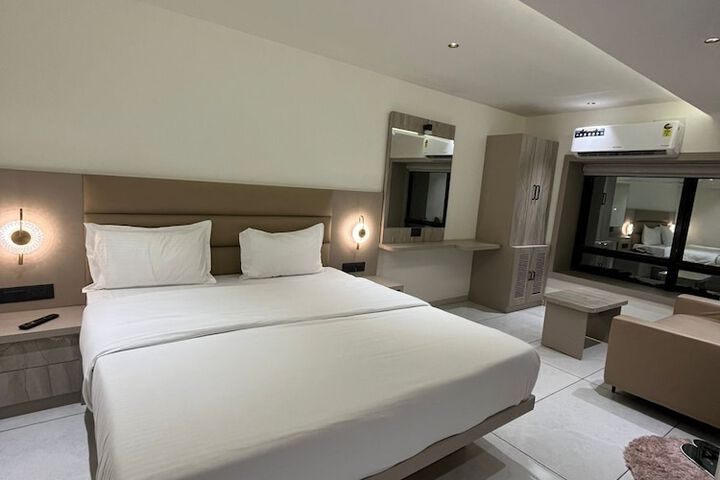 Room 7 of 15