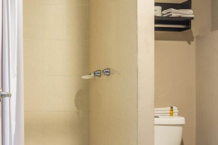 Room 32 of 40