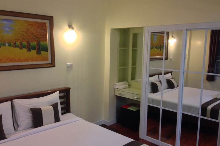 Room 2 of 96
