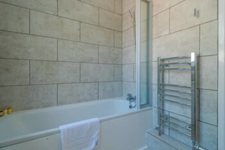 Room 4 of 18