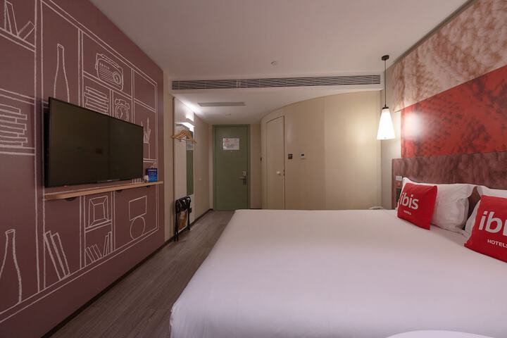 Room 11 of 46