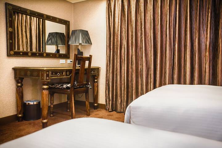 Room 10 of 38