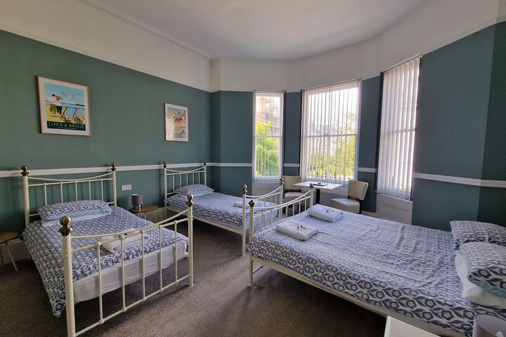 Room 27 of 86