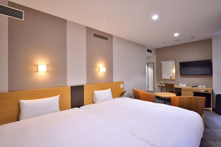 Room 8 of 21