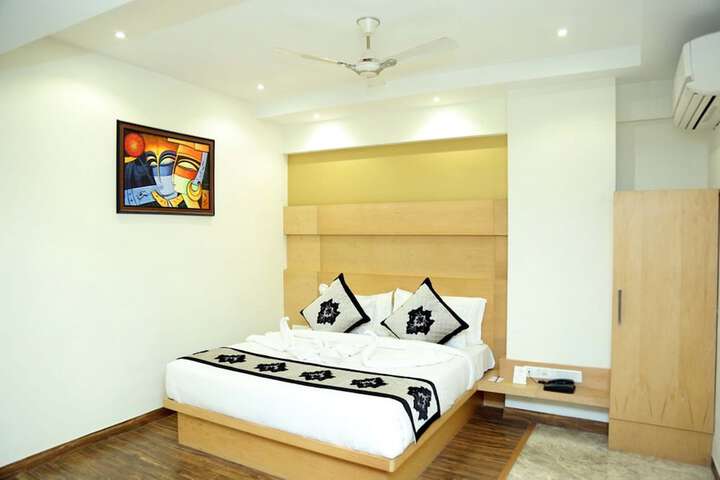 Room 5 of 38