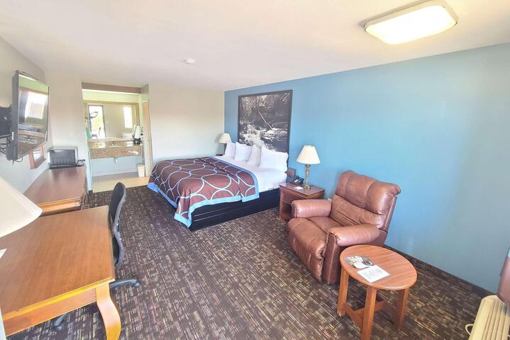 1 King Bed (5 of 14)