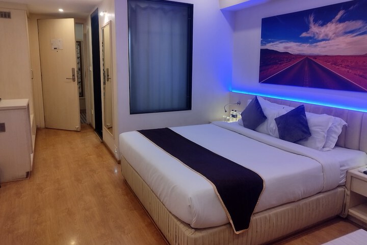 Room 12 of 39