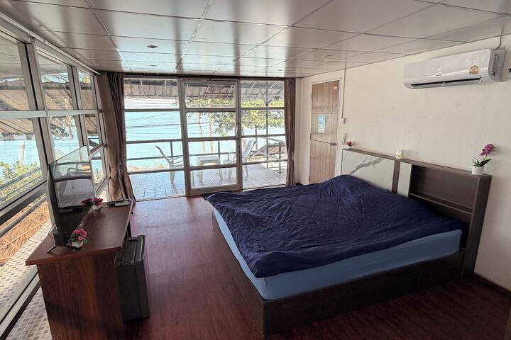 Room 4 of 52