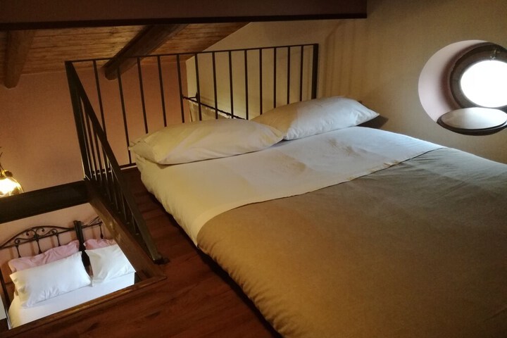 Room 16 of 26