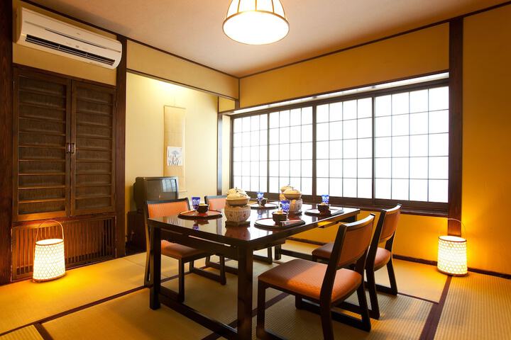 Room 6 of 30