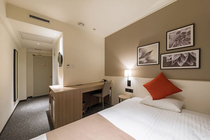 Room 13 of 52