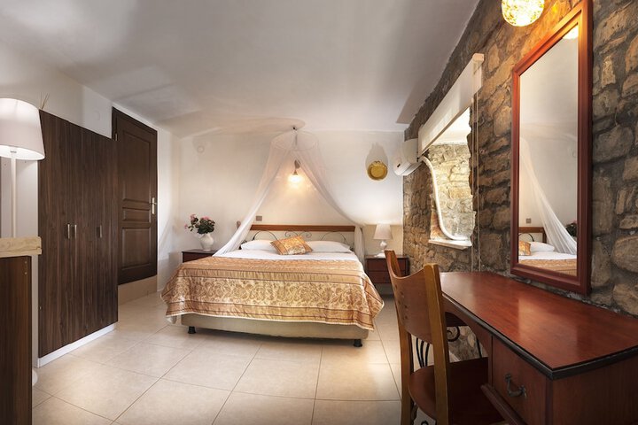 Room 14 of 69
