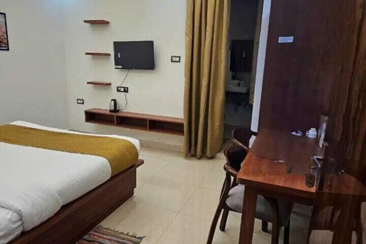 Room 10 of 65