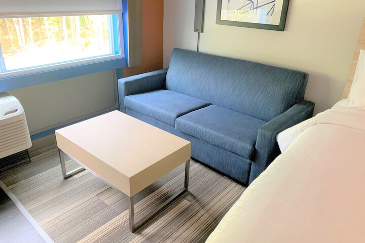 Standard King Bed Accessible (1 of 9)