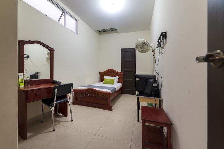 Room 7 of 9