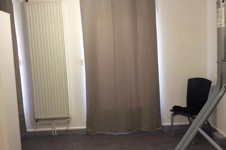 Room 4 of 9