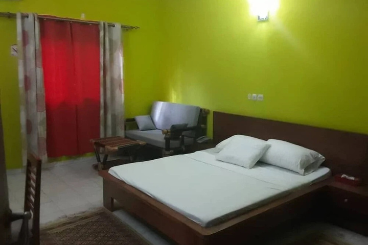Room 5 of 15