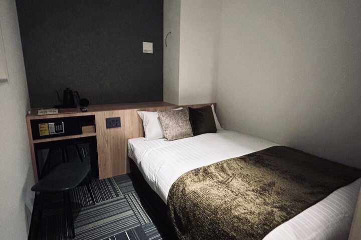 Room 11 of 34