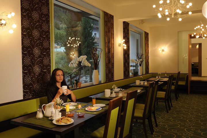 Breakfast/Coffee Service 105 of 106