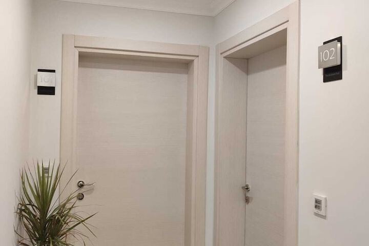 Room 6 of 42