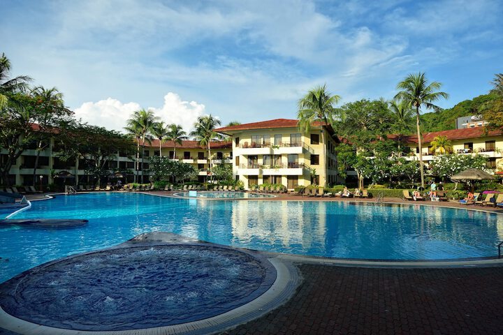 Pool Hotel