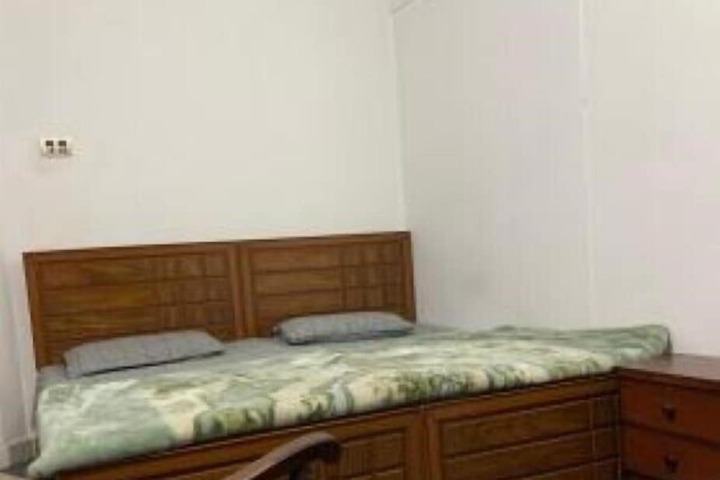 Room 4 of 14