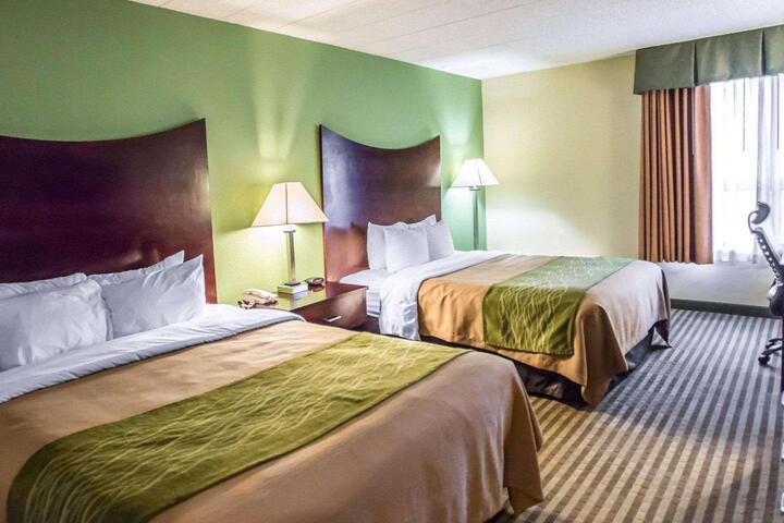 1 Queen Bed (2 of 11)