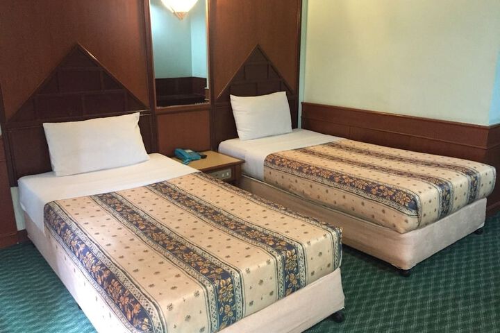 Room 7 of 25