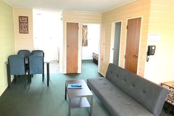 Room 44 of 69