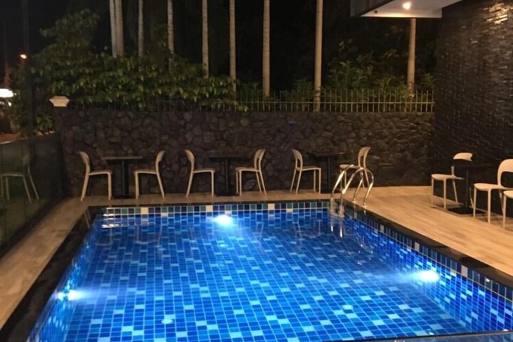 Pool 32 of 52