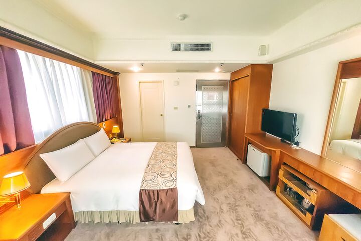 Room 6 of 22