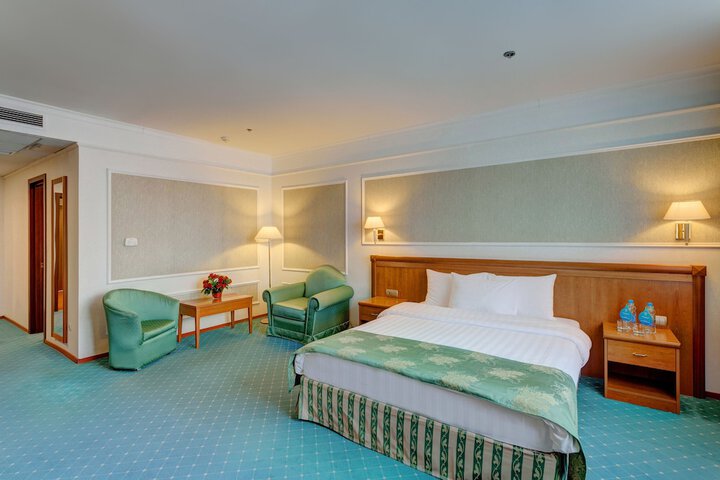 Room 7 of 74