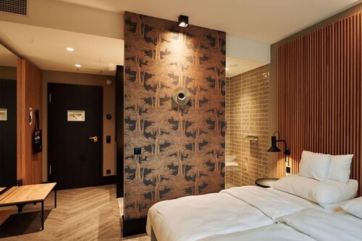 Room 17 of 131