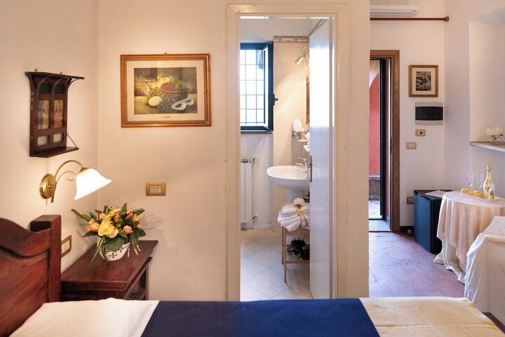Room 27 of 73