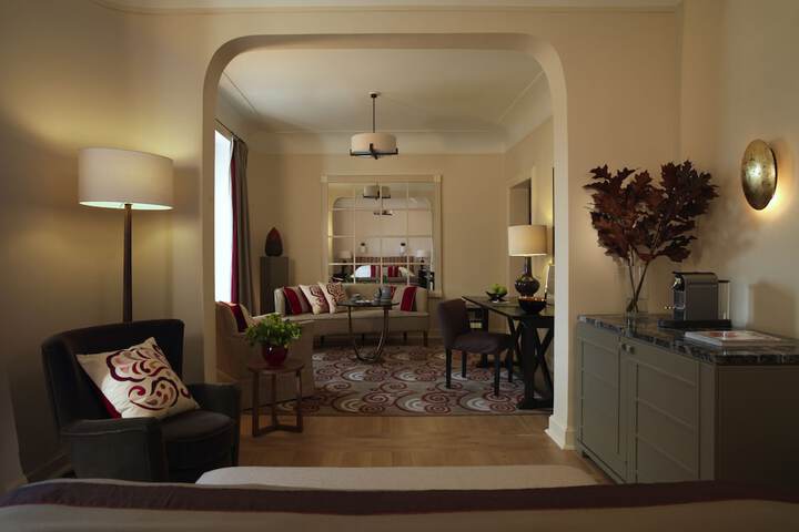 Room 13 of 208
