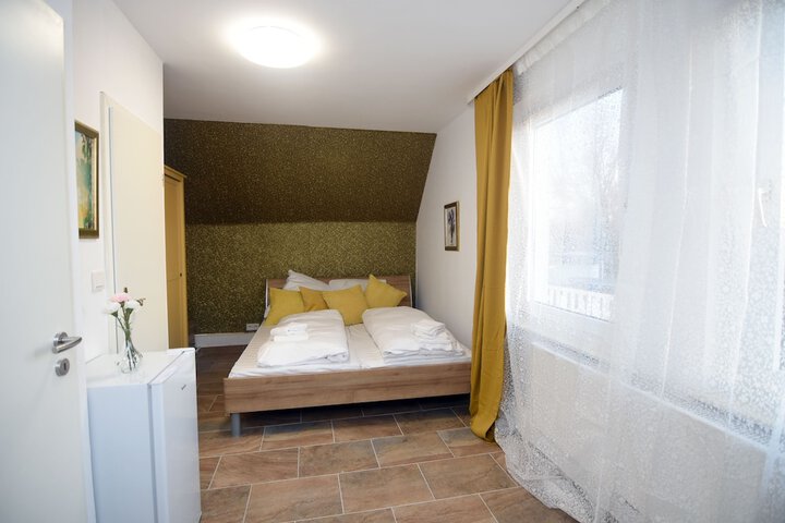 Room 28 of 46
