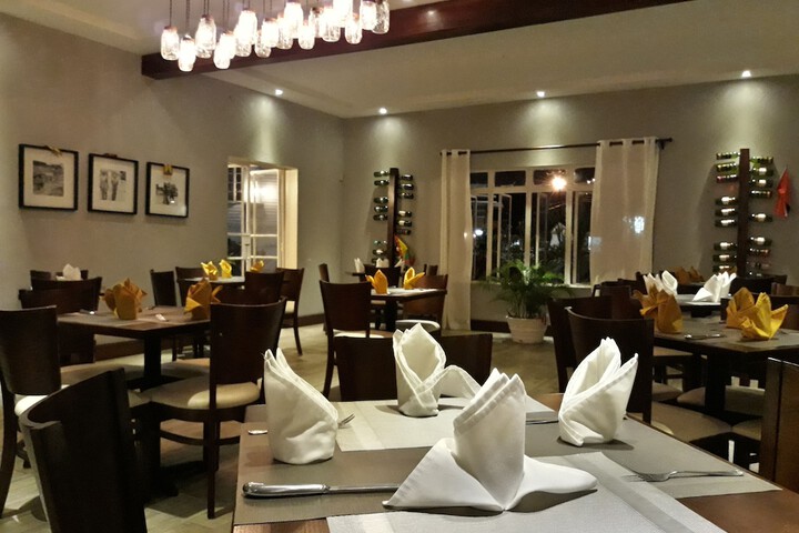 Dining 72 of 87