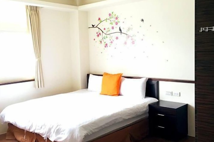 Room 10 of 18