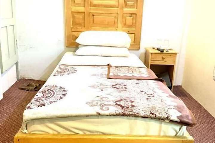 Room 2 of 28