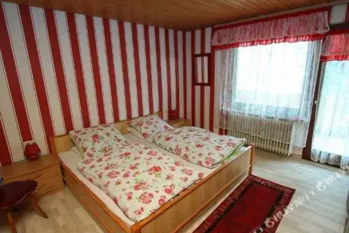 Room 2 of 11